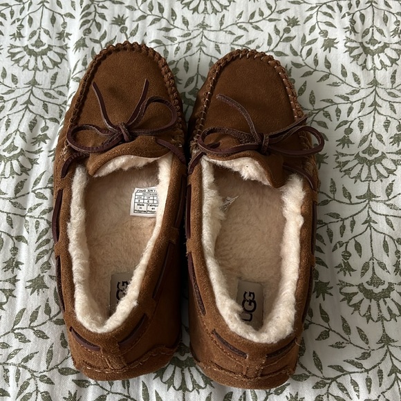 Slippers - Picture 2 of 6